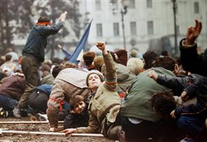 27 de ani de la Revoluţie. Peste 1.000 de morţi, niciun vinovat. Operaţiunea Trandafirul (IMAGINI DOCUMENT)