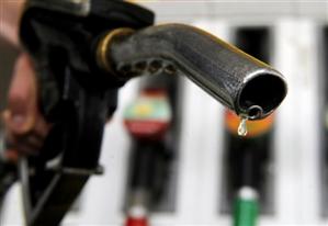 De ce creşte preţul benzinei, după eliminarea accizei lui Ponta