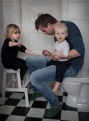 Swedish Dads în Cluj - expoziție de fotografie despre tații conștienți de egalitatea dintre sexe