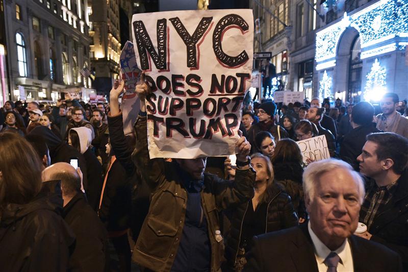 Protest anti-Trump de proporţii la New York: Mii de oameni, inclusiv celebrităţi, au participat la manifestare