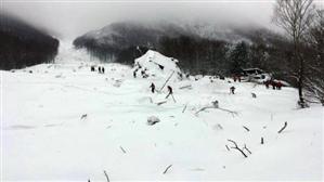 Românca și cei doi copii ai ei, prinși de avalanșa din Italia, au supraviețuit