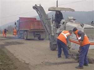 Se modernizează încă şapte drumuri judeţene din Cluj