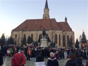 Peste 10.000 de clujeni protestează împotriva OUG privind graţierea şi modificarea codurilor penale FOTO/VIDEO