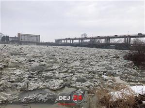 Poduri de gheaţă, ce blocau cursul Someşului în judeţul Cluj, detonate FOTO/VIDEO
