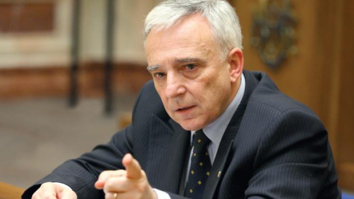 Isărescu: Tensiunile politice n-au cum să ajute stabilitatea financiară, bugetul e ambiţios