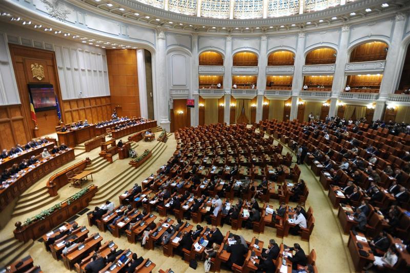 Camera Deputaţilor a aprobat OUG 14 şi legea de respingere a OUG 13