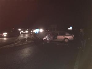 Accident pe una dintre centurile Clujului. Un autoturism s-a izbit violent de parapet VIDEO