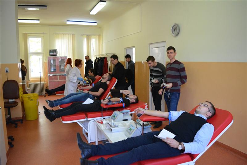 Cluburile Lions din Cluj vor să pună la punct centrul regional de transfuzii şi un Registru al Donatorilor