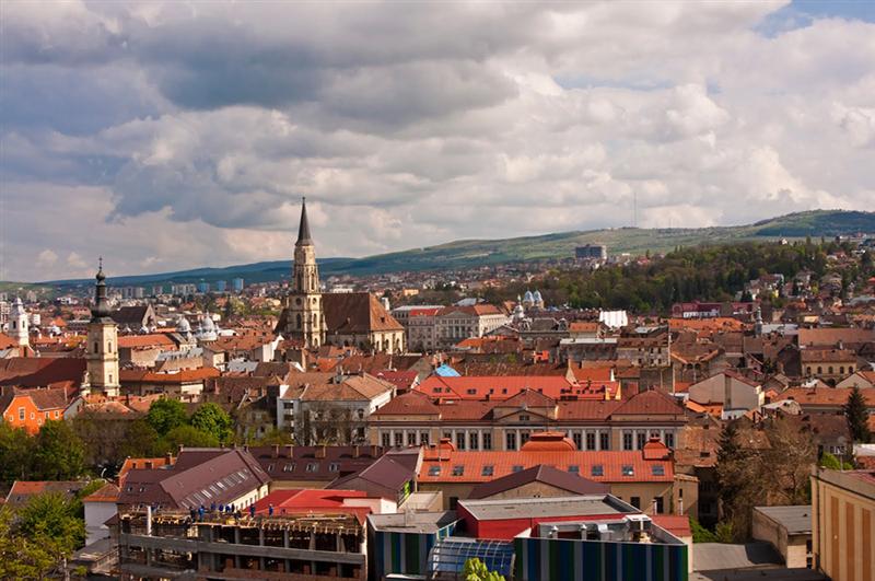 Cluj vs. Bucureşti. 