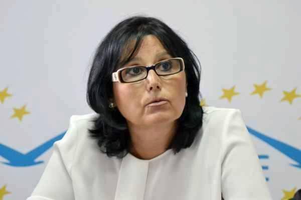 Cum şi-ar putea salva mandatul de deputat Steluţa Cătăniciu