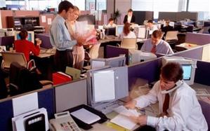 Top 10 semne că eşti un workaholic. Cum te afectează dependenţa de muncă