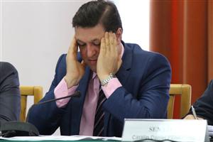 Dublă lovitură pentru Şerban Nicolae. A pierdut şefia Comisiei Juridice şi pe cea a grupului PSD din Senat