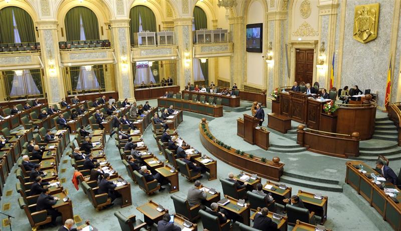 Aleșii locali, traşi la răspundere dacă refuză să semneze un act fără motiv 