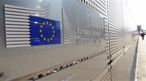 Se simplifică normele pentru investiţiile publice în porturi, aeroporturi şi cultură