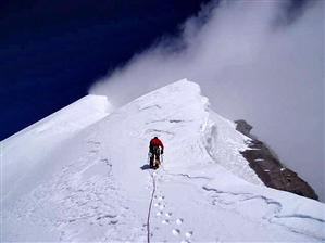 Două echipe de alpinişti români, pe lista lungă a celui mai mare premiu la nivel mondial