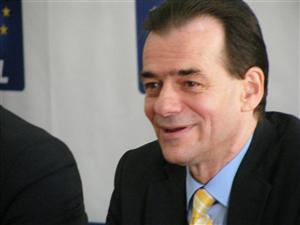 Ei se visează salvatorii PNL (I) Cum vrea Ludovic Orban să recredibilizeze partidul