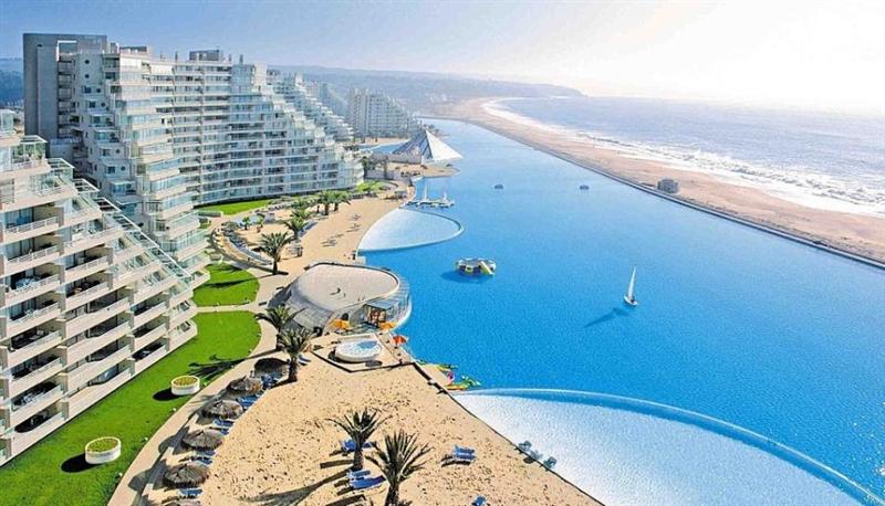 Cum arată cea mai mare piscină din lume | Are 8 hectare şi a costat 2 miliarde de dolari – VIDEO