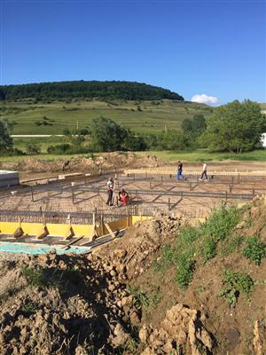 Două piscine pe Dealul Feleacului. Prima se deschide în august
