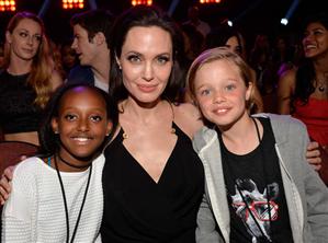 Shiloh, fetiţa de 11 ani a Angelinei Jolie şi Brad Pitt, se pregăteşte de operaţia de schimbare de sex