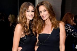 FOTO | Fiica de 15 ani a lui Cindy Crawford, poză controversată