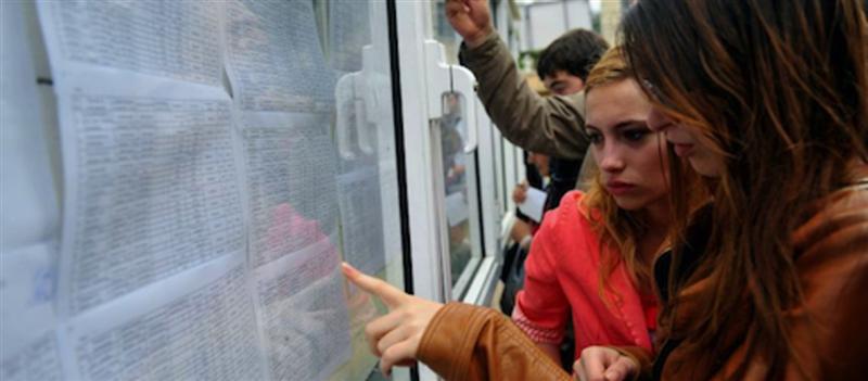 Cinci dintre elevii din Cluj cu 10 la bac rămân să studieze în ţară. Trei vor să devină medici