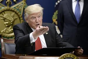 Instanţa supremă din Statele Unite acceptă măsurile antiimigraţie dispuse de Donald Trump, dar permite excepţii