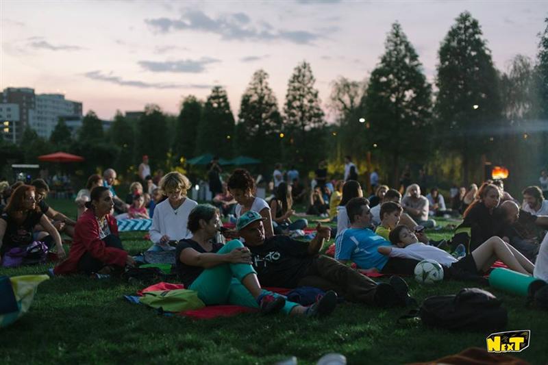 Caravana Filmelor NexT revine la Cluj: trei seri de picnic și cinema sub clar de lună
