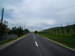 Au fost finalizate lucrările de asfaltare pe drumul județean Turda – Petreştii de Jos