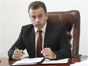 Ministrul Educaţiei vrea să angajeze un absolvent de liceu pe post de consilier. Unde se pot trimite CV-urile