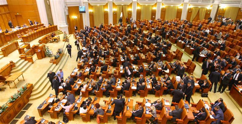 Sesiune extraordinară la Parlament pentru discutarea OUG privind pensiile şi indemnizaţia pentru creşterea copiilor