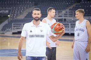 U-BT, cu emblema FC Universitatea Cluj pe tricou