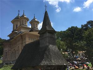 Adormirea Maicii Domnului | Pelerinii, așteptați la Nicula cu 20.000 de sarmale și cozonaci