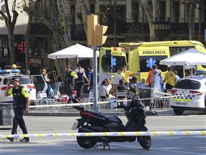 Primele imagini cu momentul în care furgoneta a intrat în mulţime la Barcelona  VIDEO