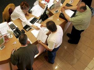 Tudose: Suntem datori să spunem românilor care sunt băncile unde există pericol să-şi ţină banii