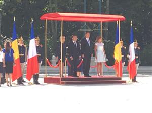Emmanuel Macron a ajuns la Palatul Cotroceni şi a fost primit de preşedintele Iohannis VIDEO
