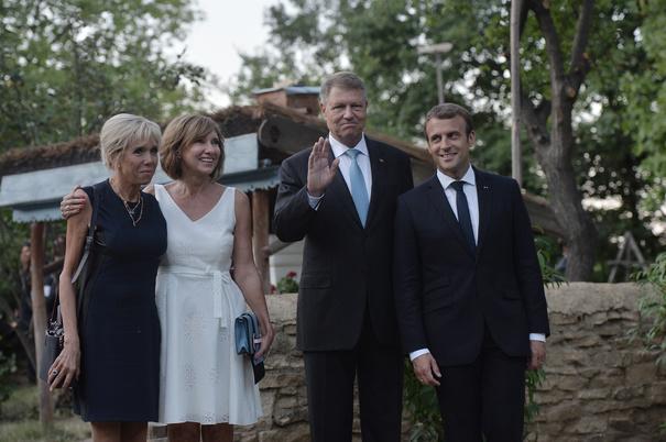 Relaţia dintre Brigitte Macron şi Carmen Iohannis, prin obiectivul aparatului de fotografiat FOTO