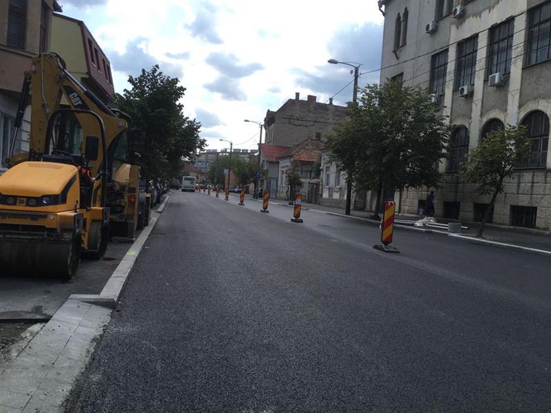 Revin școala și traficul. Asfaltările finalizate pentru acest moment, în centru și cartiere