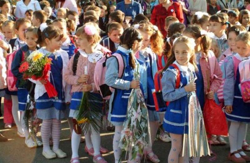 Festivism desuet la început de şcoală. Sau nu. SONDAJ: Ar trebui schimbat ceva?