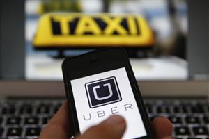 Transportatorii cer ANAF să verifice cum încasează UBER banii de la clienţi