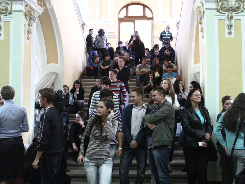 Aproape 3000 de candidaţi la sesiunea de toamnă a admiterii la UBB. Înscrierile continuă la 4 din cele 21 de facultăţi