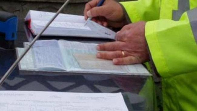 Maşini ridicate şi amenzi usturătoare în centrul Clujului pentru parcare ilegală
