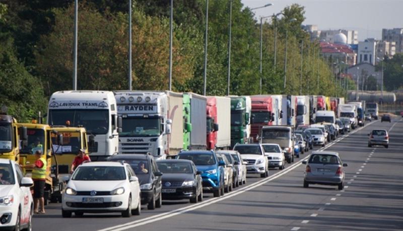 Transportatorii rutieri din România şi 14 ţări UE resping Directiva privind detaşarea lucrătorilor