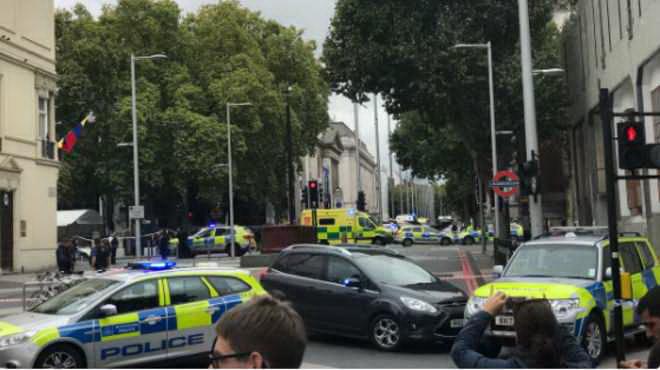 Mai multe persoane rănite după ce o maşină a intrat într-o zonă pietonală, la Londra