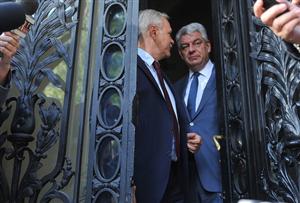 Liviu Dragnea şi Mihai Tudose s-au întâlnit în sediul PSD din Băneasa