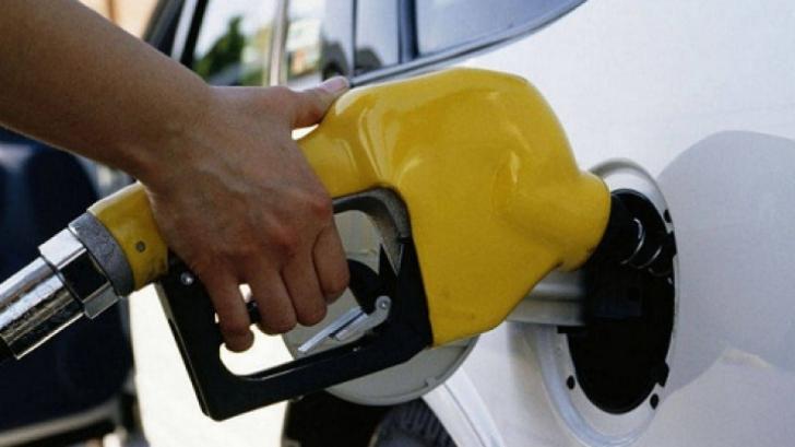 Carburanţii s-au SCUMPIT din nou. VEZI preţurile 