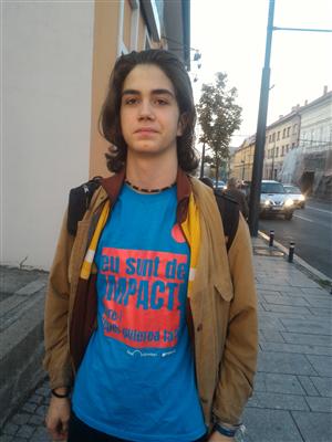 Elevul din Cluj trimis acasă să se tundă: 