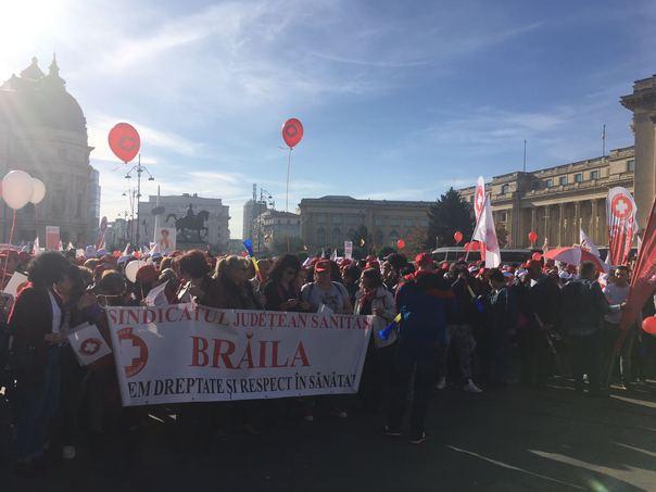 Aproximativ 4.000 de angajaţi din sănătate protestează în Capitală
