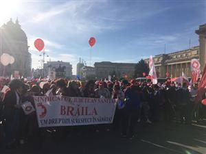 Aproximativ 4.000 de angajaţi din sănătate protestează în Capitală