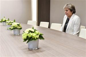 Fotografia cu Theresa May la Bruxelles care a devenit virală. Ce glume se fac pe seama ei