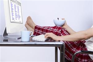 Senatul a adoptat proiectul privind reglementarea muncii de la distanţă